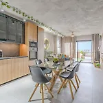 Bali Smart Hi-end Services Media Streaming Apartman