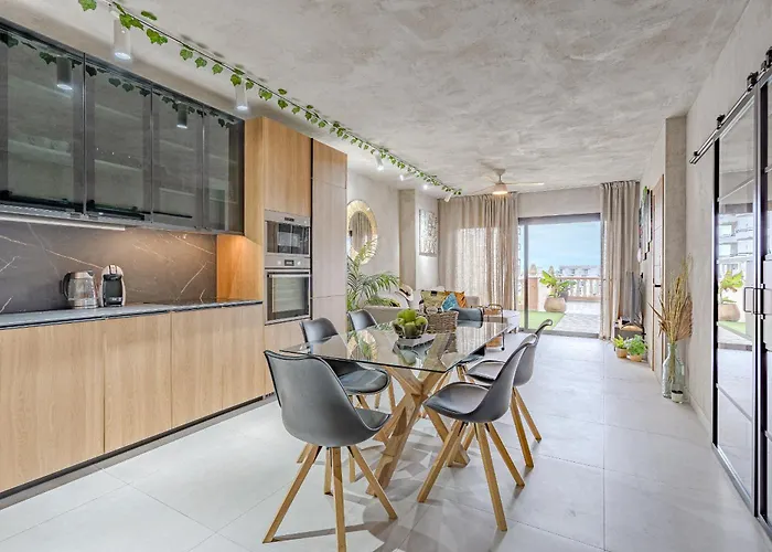 Bali Smart Hi-end Services Media Streaming アパート