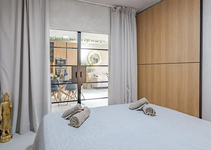 Bali Smart Hi-end Services Media Streaming アデヘ